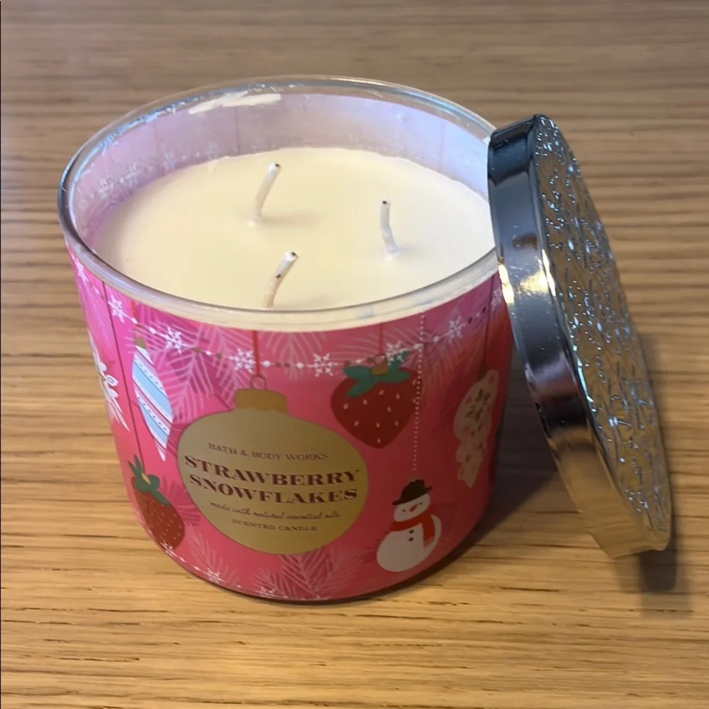 Bath & Body Works 3 Wick Candle. Strawberry Snowflakes. - Picture 2 of 3